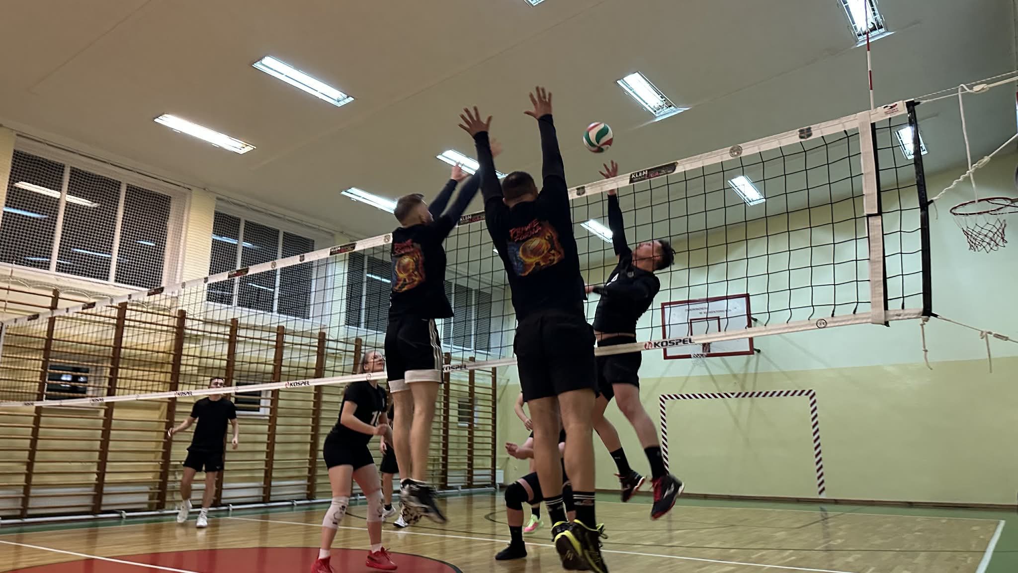 Hit kolejki dla Prawie Formy! Liderzy bez straty seta – zapowiedź wielkiego starcia na szczycie