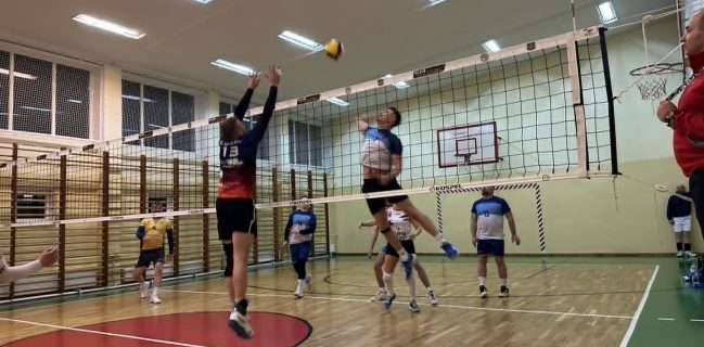 💣 Volley Piątek zamurował Powiat Puławski! 👀 Lacosanostra spokojnie patrzy z fotela lidera…