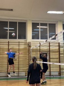 Prawie Forma z trzema punktami po turbulencjach z Chaosem Amatorskim