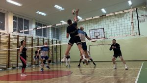 Faworyci nie zawiedli. Volley Piątek i Powiat Puławski z kompletem punktów