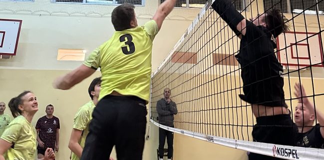 Czarni Karmanowice w górnej części tabeli, RAPS Łuszczów w dolnej