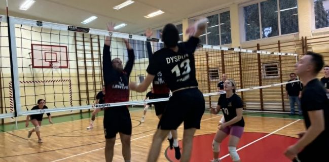 🏐🔥 Prawie Forma bez większego wysiłku wygrała hit kolejki z Czarnymi Karmanowice! 🔥🏐