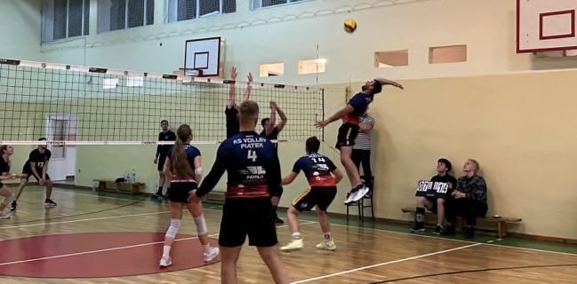 🏐✈️ Volley Piątek niczym odrzutowiec przeleciał nad Czarnymi Karmanowicami!