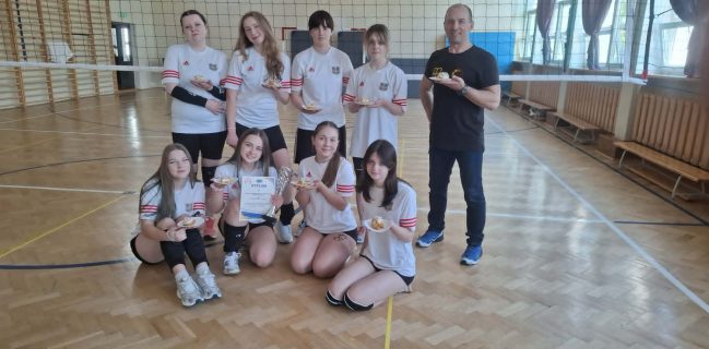 🏐🥈 II miejsce naszych dziewcząt na Turnieju z okazji 25-lecia MULKS Libero Dęblin! 🎉👏