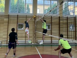 🏐🔥 Historyczny set Vikingów! Łuszczów zgarnął komplet punktów, ale młodzież z ZSA przeszła do historii KLEM-LIGI! 🔥🏐