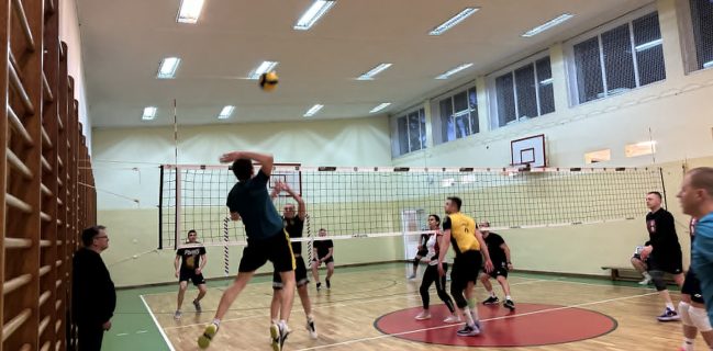 🏐🔥 Lacosanostra zdała najważniejszy test przed meczem sezonu! Strong Klem postawił trudne warunki liderowi KLEM-LIGI 🔥🏐