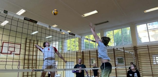 🏐🔥 KRV Volley kończy sezon zwycięstwem! Czarni Karmanowice odbierają Łuszczowowi szanse na wyższe miejsce! 🔥🏐