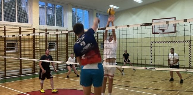 🏐🔥 Volley Piątek mocnym uderzeniem inkasuje 3 punkty! 🔥🏐