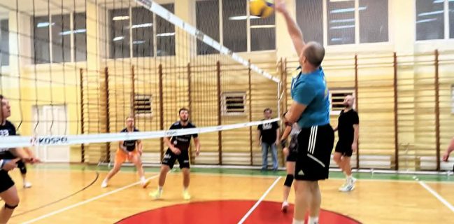 🏐🔥 Piękny pojedynek Volley Piątek z Strong Klem na zakończenie 12. sezonu KLEM-LIGI! 🔥🏐