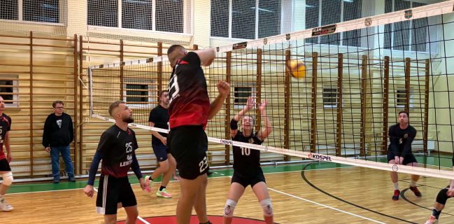 🏐 PRAWIE FORMA DOŚWIADCZENIEM I OPANOWANIEM ZAMELDOWAŁA SIĘ W PÓŁFINALE!
