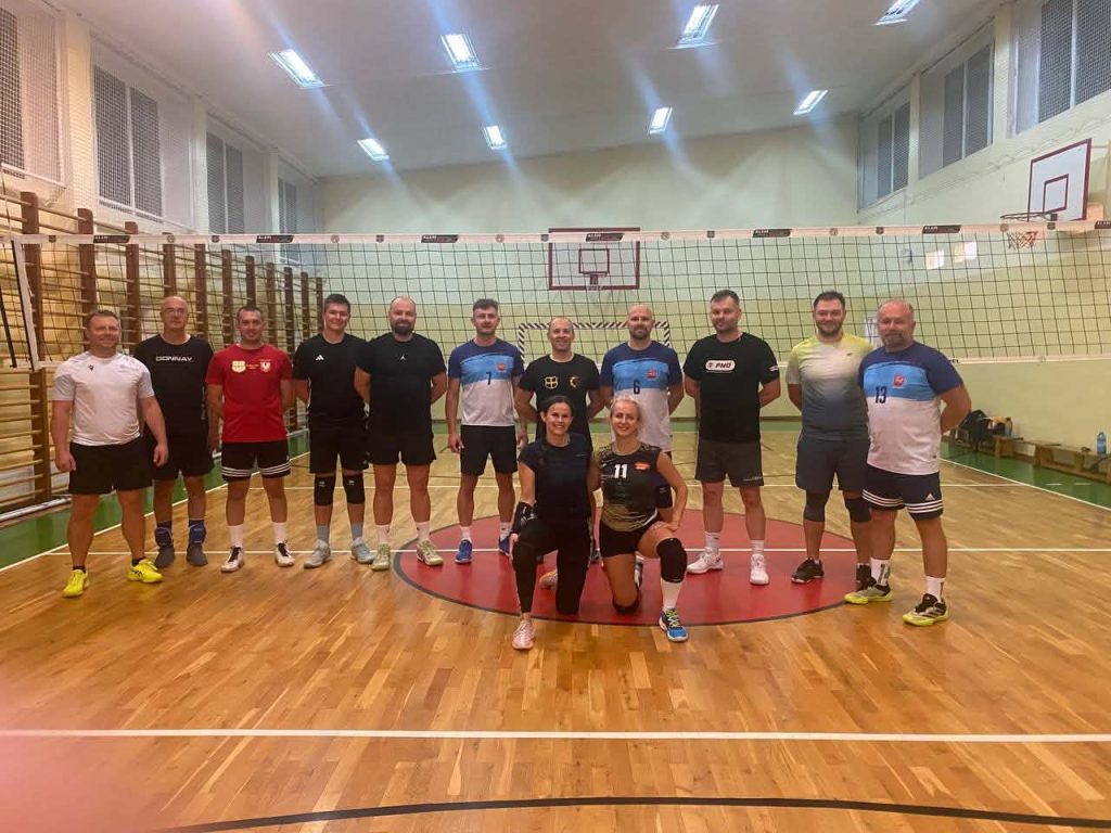 🏐 POWIAT PUŁAWSKI WYWAŁCZYŁ CENNE ZWYCIĘSTWO W MECZU Z STRONG KLEM! 🔥