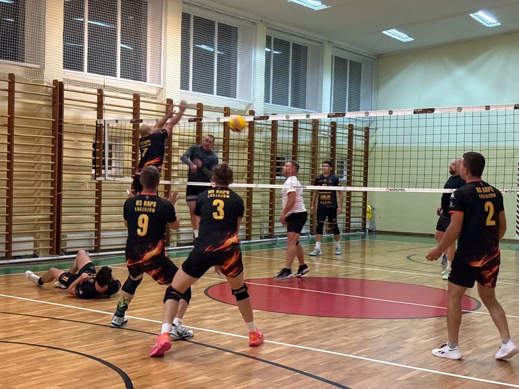 🏐🎢 STRONG KLEM ZWYCIĘSKI PO SIATKARSKIM ROLLERCOASTERZE Z RAPS ŁUSZCZÓW.