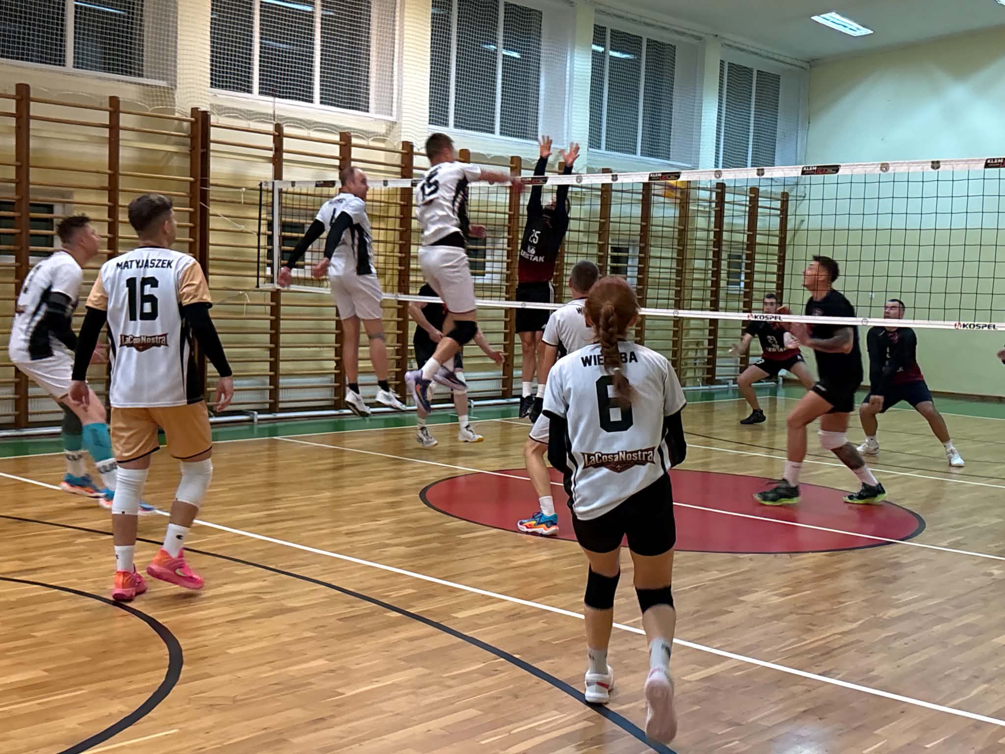 🏐🔥 LACOSANOSTRA PIERWSZYM FINALISTĄ! PRAWIE FORMA POSTAWIŁA MISTRZOM PIEKIELNIE TRUDNE WARUNKI!